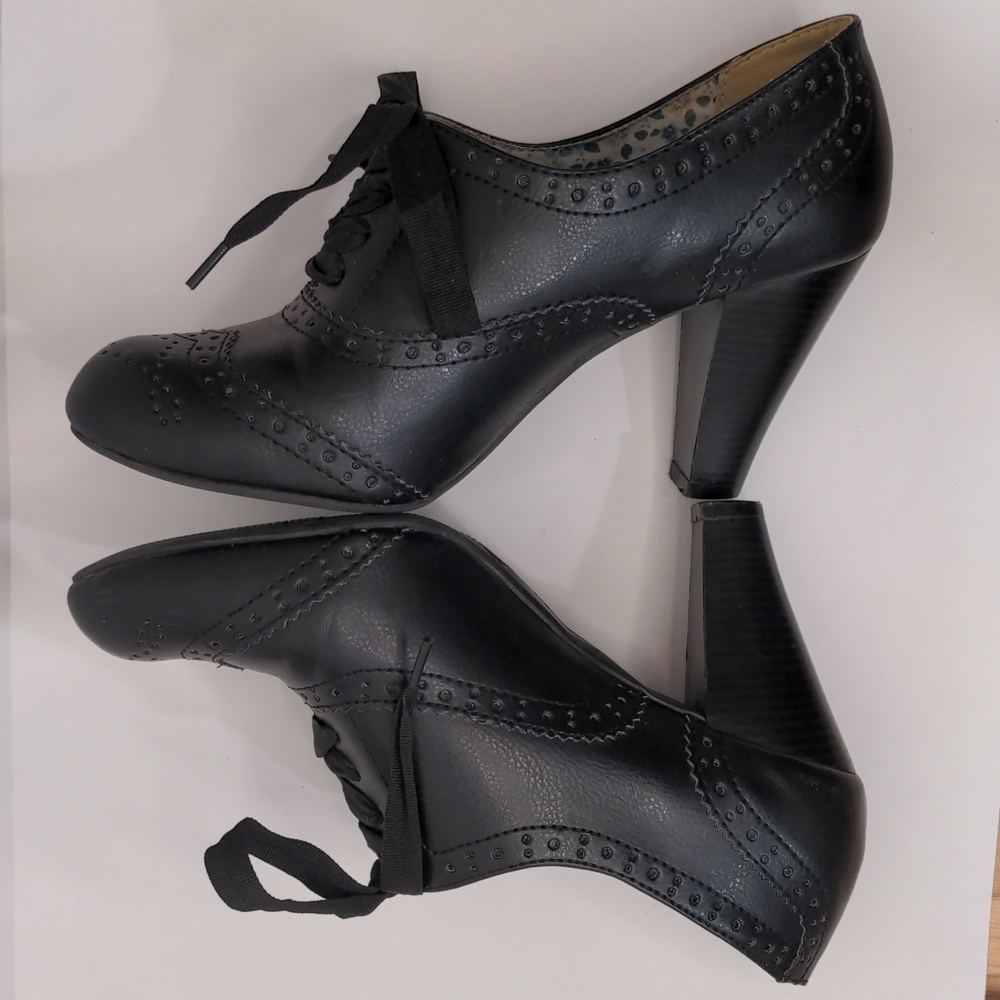 AMERICAN Eagle Oxford Vintage Inspired Lace Up Heeled Booties 9.5 - Picture 7 of 10